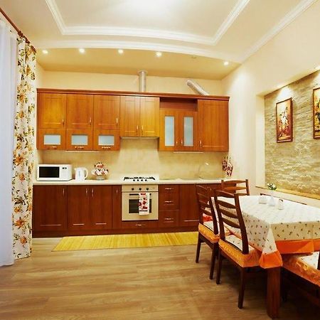 Appartement Petra Doroshenka19 Street à Lviv Extérieur photo